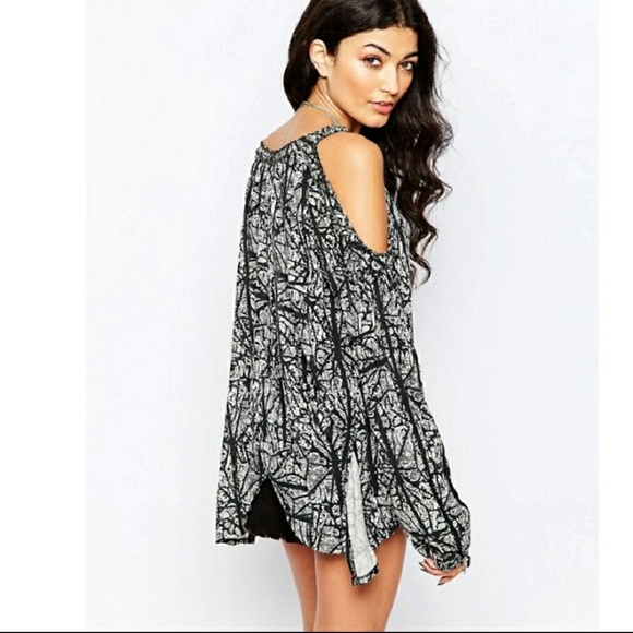 Free People Cold Shoulder Top Size Medium - Picture 3 of 5